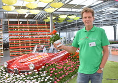 Wout Vollebregt, sales, van Perry van den Haak hier bij de Alfa Romeo met een Toscana Ronja.